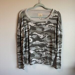 Chaser Camo Boatneck Top Buttons Women’s Medium